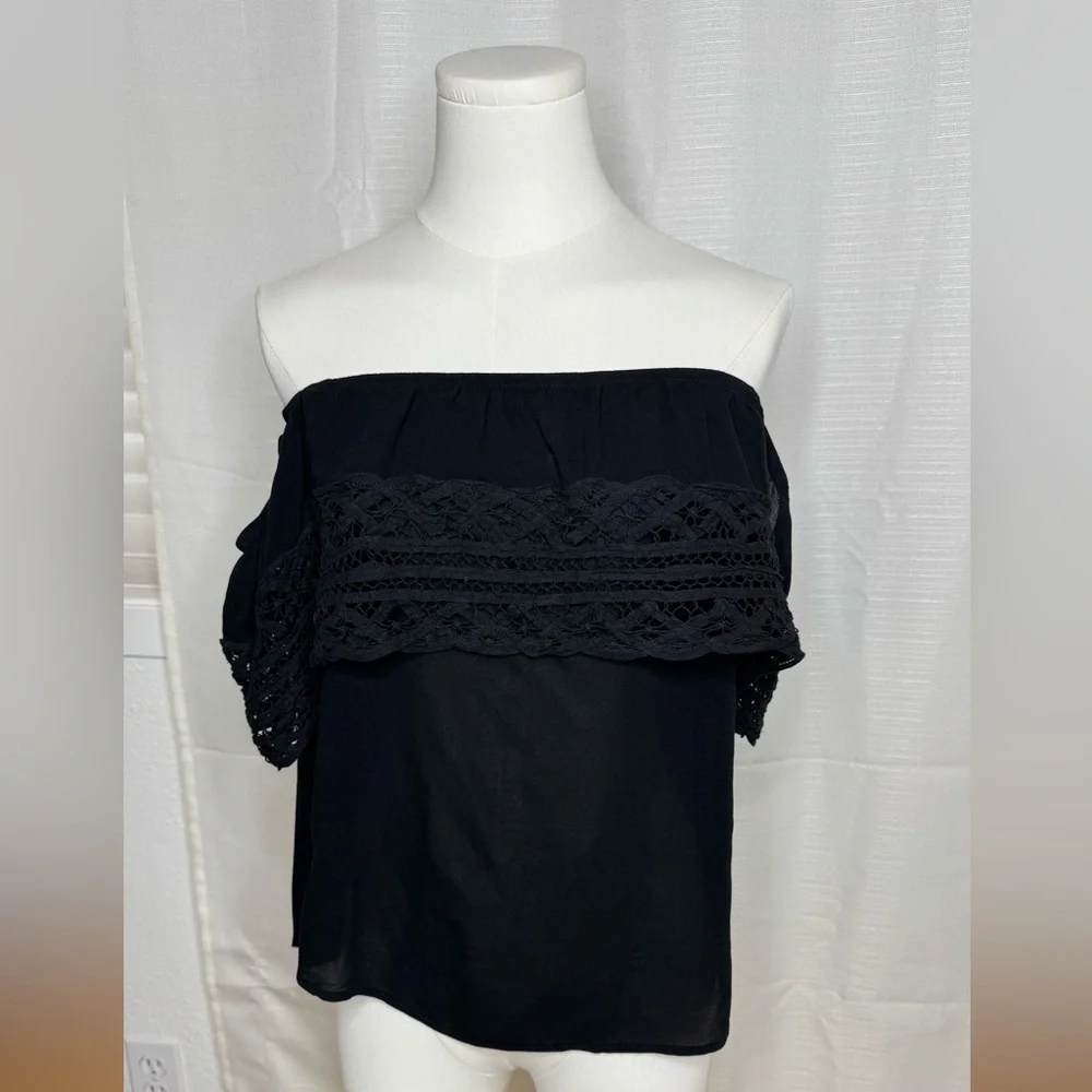 NWOT Socialite Black Off the Shoulder Crochet Lace Top Blouse. - Picture 2 of 8